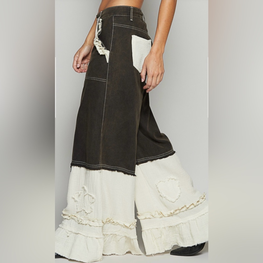 New POL Flower Patch, Wide Leg, Twill w/ Double Gauze Pant. Small, medium, lg - Picture 2 of 3
